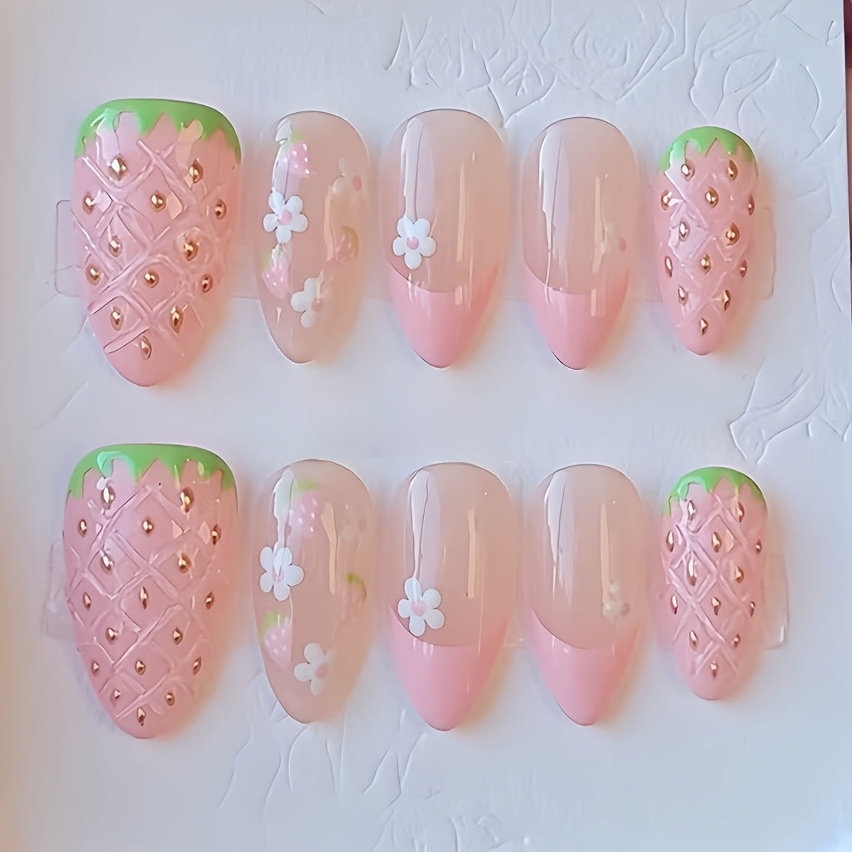 Kreatives Erdbeer-Themen Press-On Nagelkunst Set Brehn