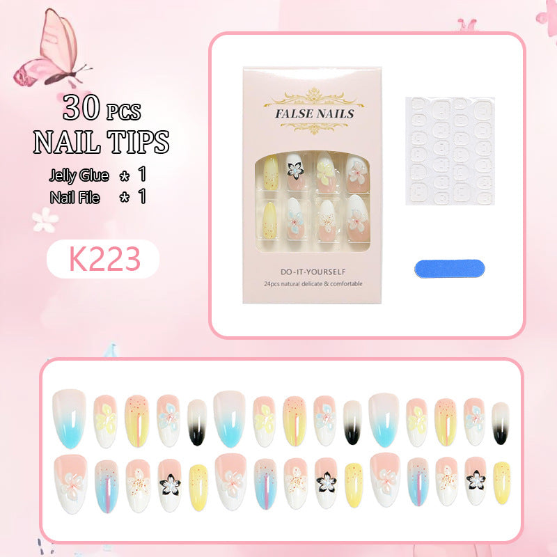 Kunstnagelset mit floralen und glitzernden Verzierungen Brehn
