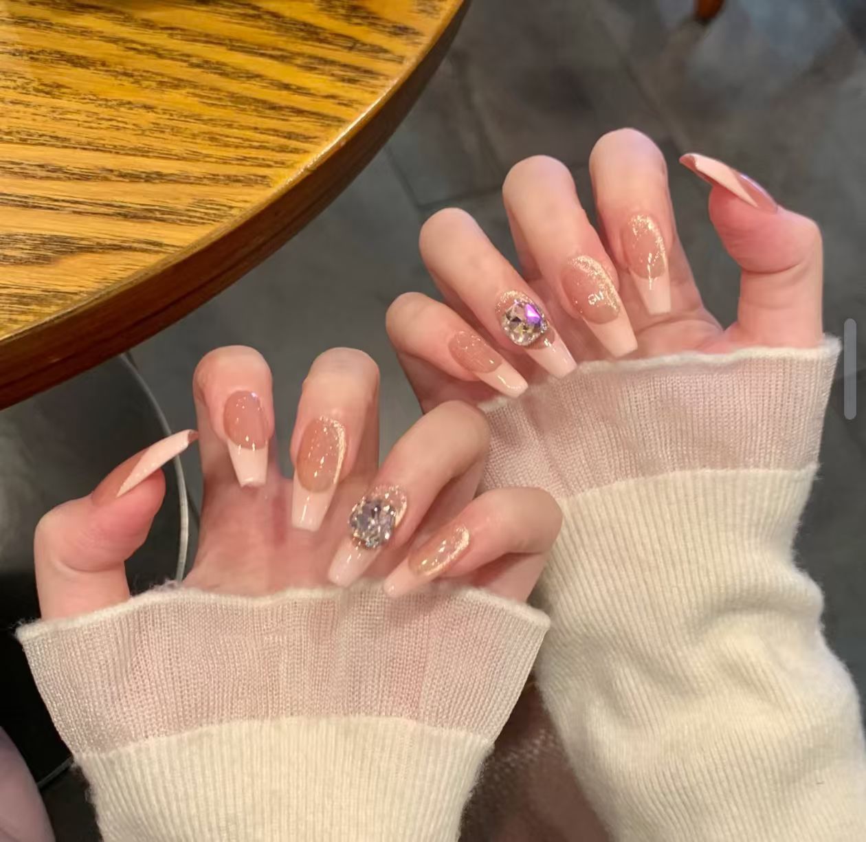 Kunstnägel mit Glamourösem Design Brehn