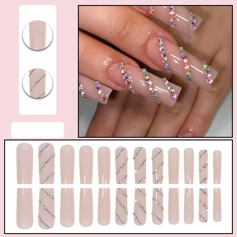 Kunstnagelset mit funkelnden Strass-Akzenten Brehn