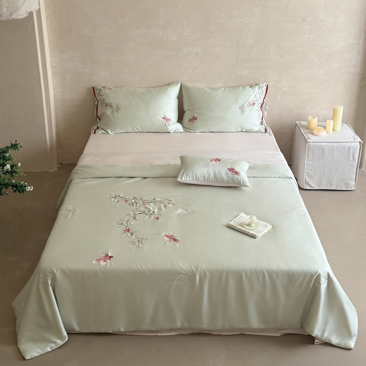 Besticktes Satin-Bettwäsche-Set mit floraler Zierstickerei und seidig-feinem Griff Brehn