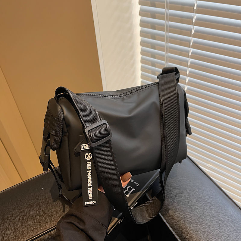 Elegante Mehrzweck-Schultertasche Brehn