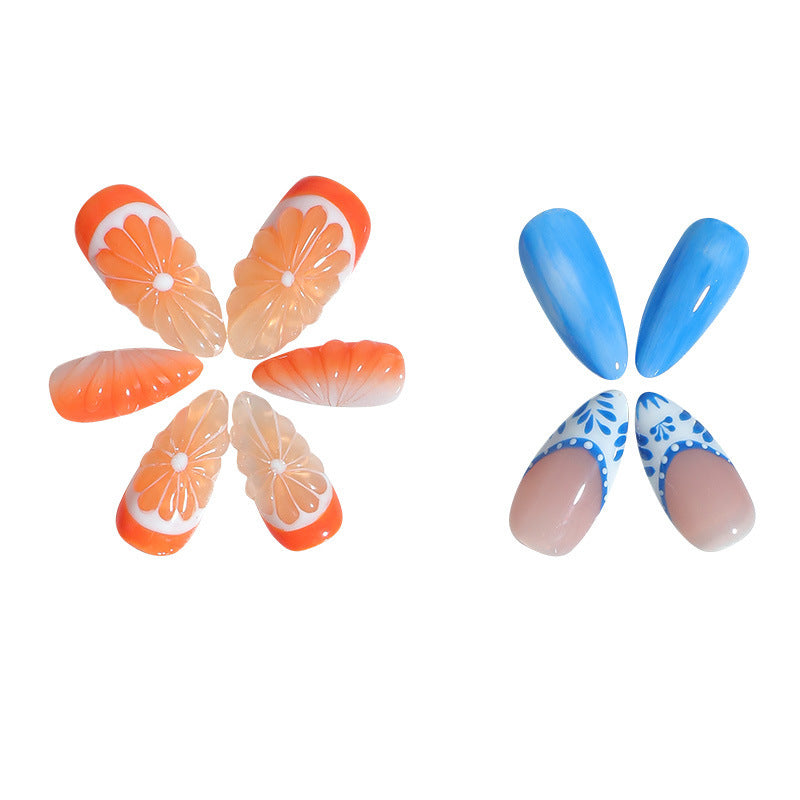 Kunstnagelset mit floralen und bunten Designs Brehn