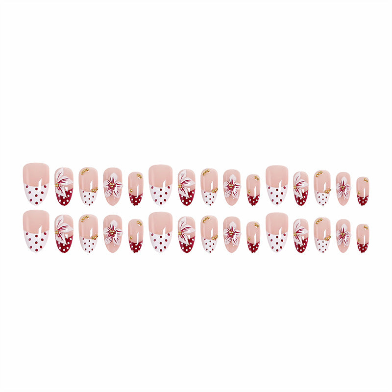 Kunstvolle Nagelspitzen mit Blumendekor Brehn