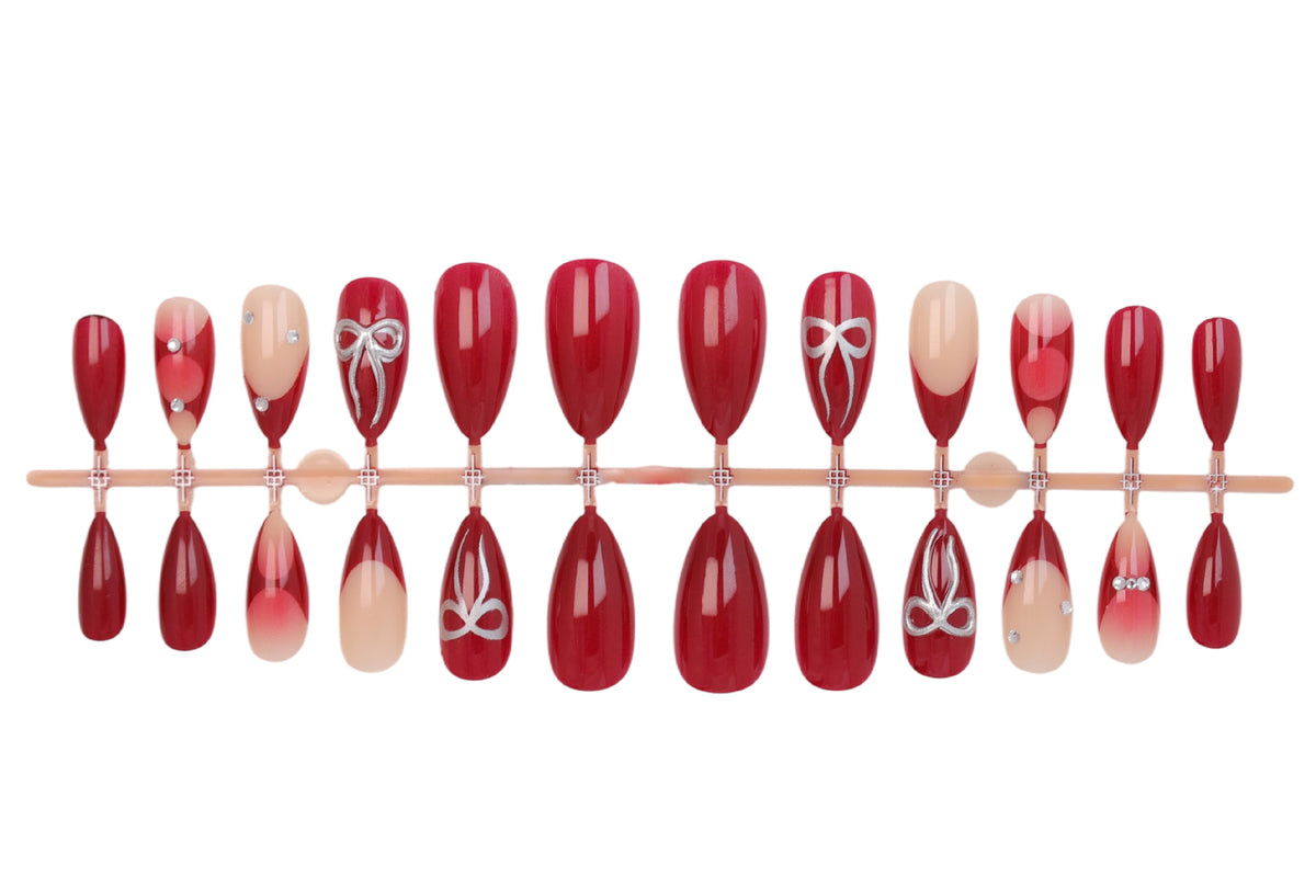 Kunstnagelset mit luxuriösen Glitzer- und Edelsteinverzierungen Brehn