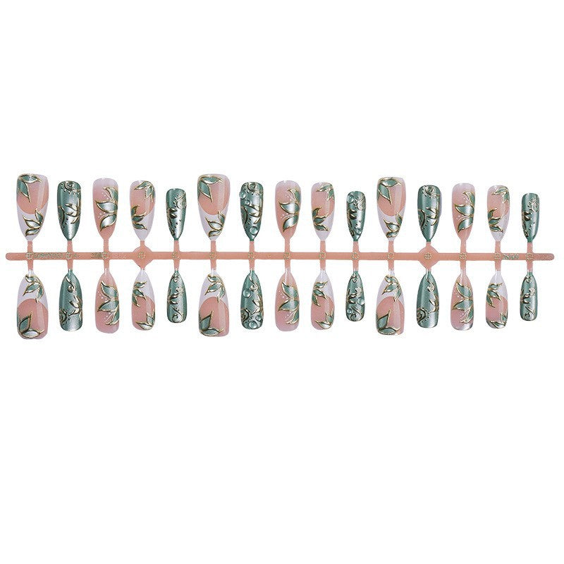 Kunstnagelset mit floralen und glamourösen Akzenten Brehn