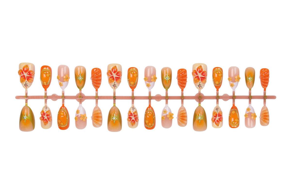 Kunstnagelset mit fröhlichen Blüten- und Glitzerdetails Brehn