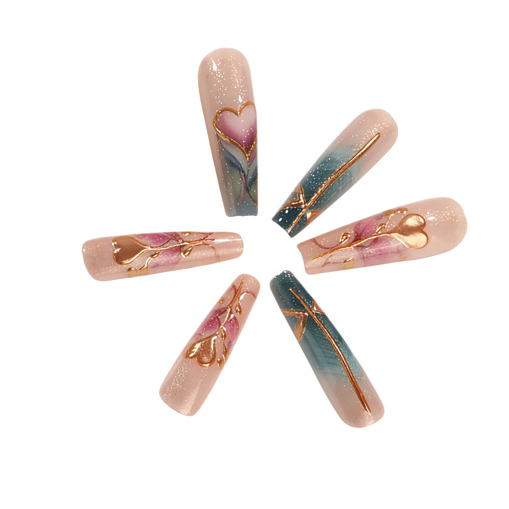 Kunstnägel mit romantischen Herz- und Blumen-Designs Brehn
