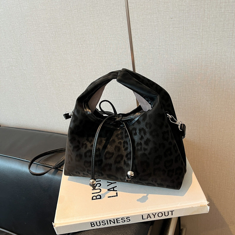 Stylische und funktionale Drawstring-Handtasche Brehn