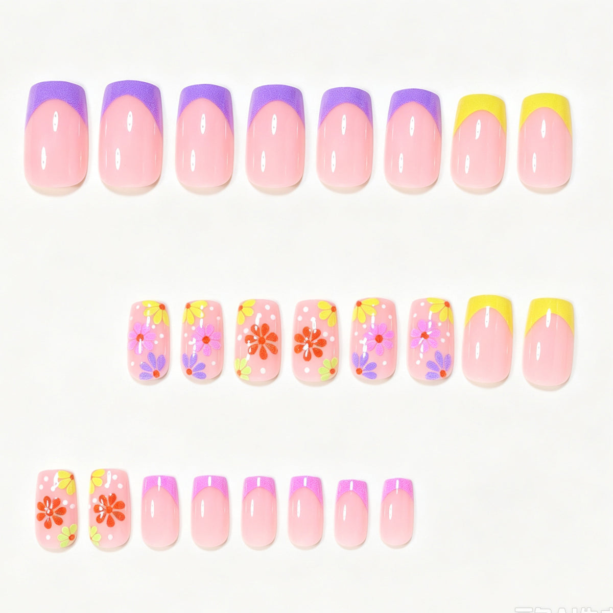 Dekoratives florales Nagelkunstdesign Brehn