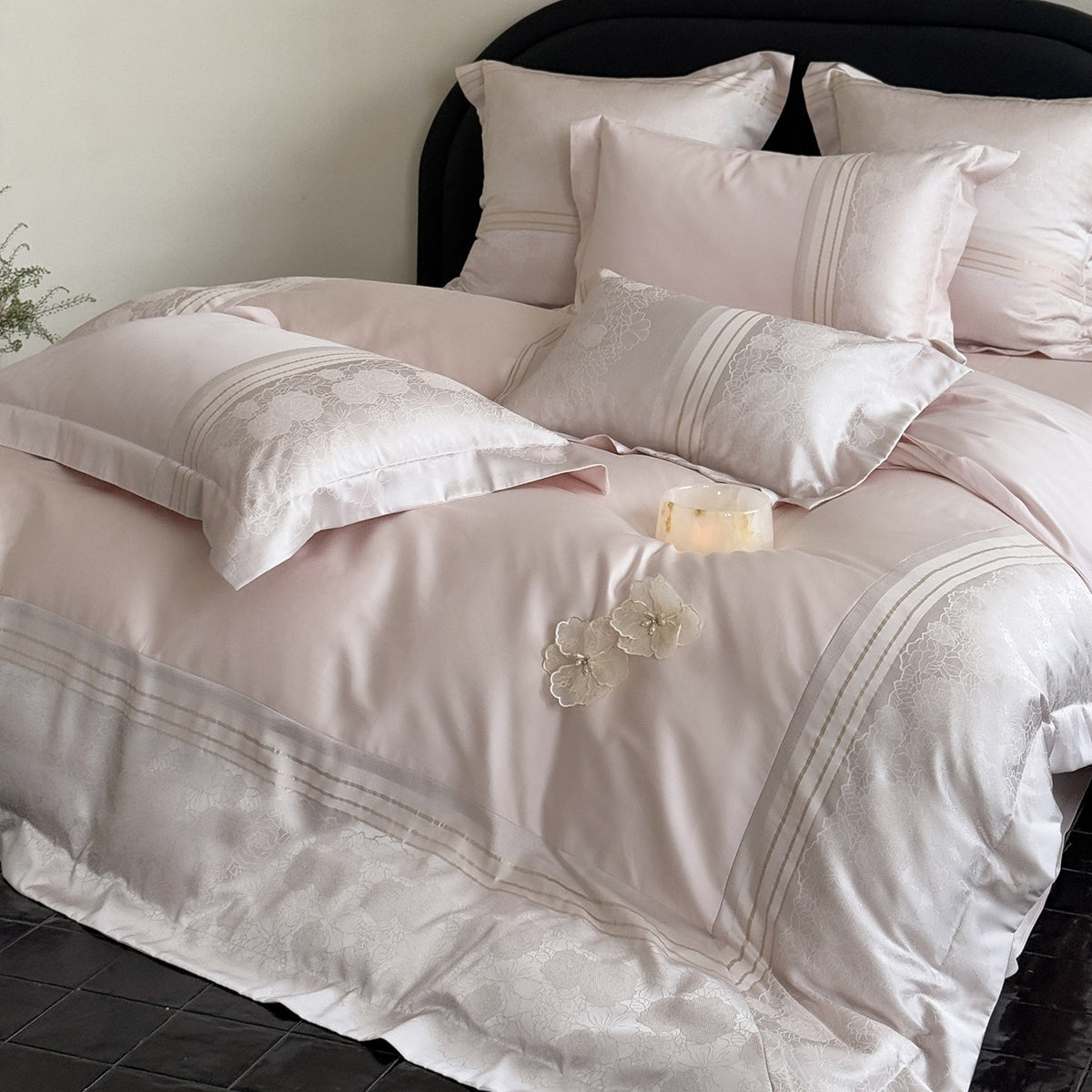 Luxuriöser Jacquard-Satin Bettbezug Set mit besticktem floralen Besatz
