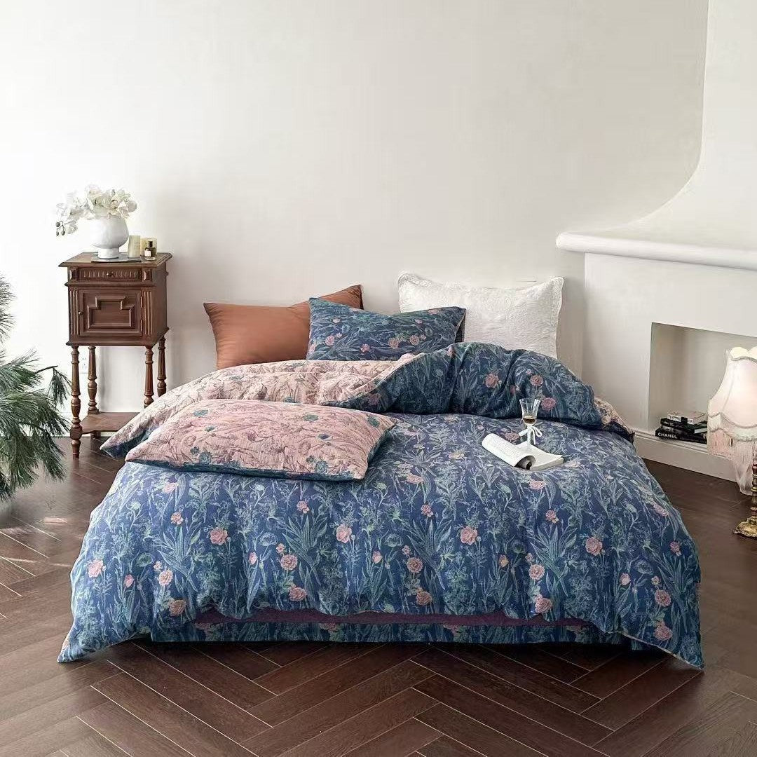 Wendbares Bettwäsche-Garnitur-Set aus Baumwoll-Leinen mit zartem Blumenprint und gesteppter Decke