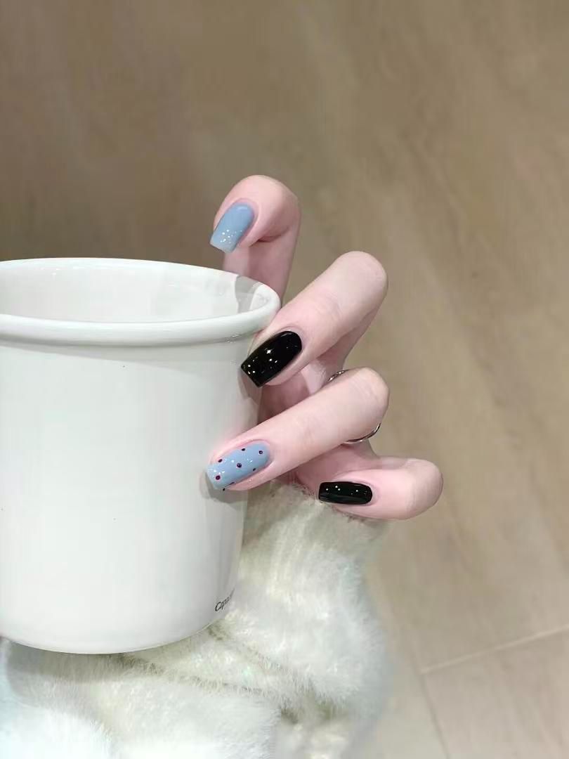 Glitzernde Press-On Nagelverlängerungen