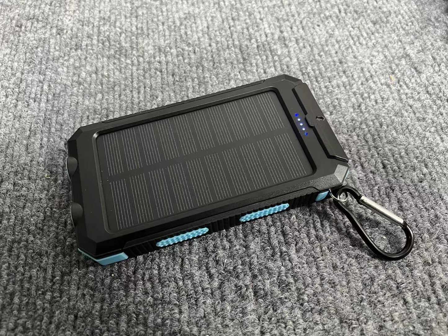 Tragbare Solar-Powerbank mit Integrierter Ladesteckerfunktion Brehn
