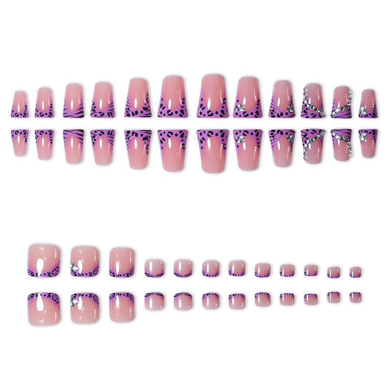 Glamouröse Press-On Nagelset mit dekorativen Akzenten Brehn