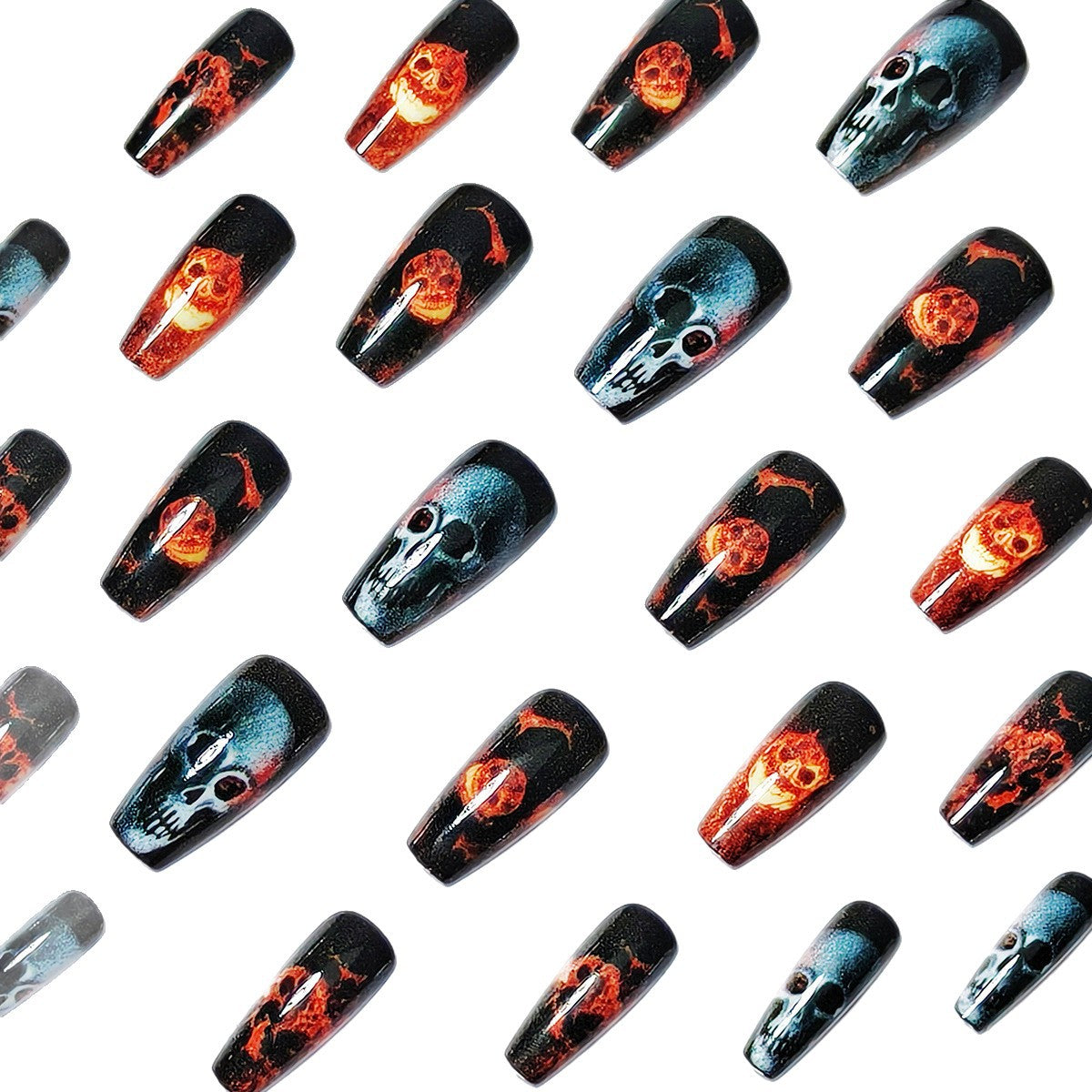 Kreative Kunstnägel mit Totenkopf-Design Brehn