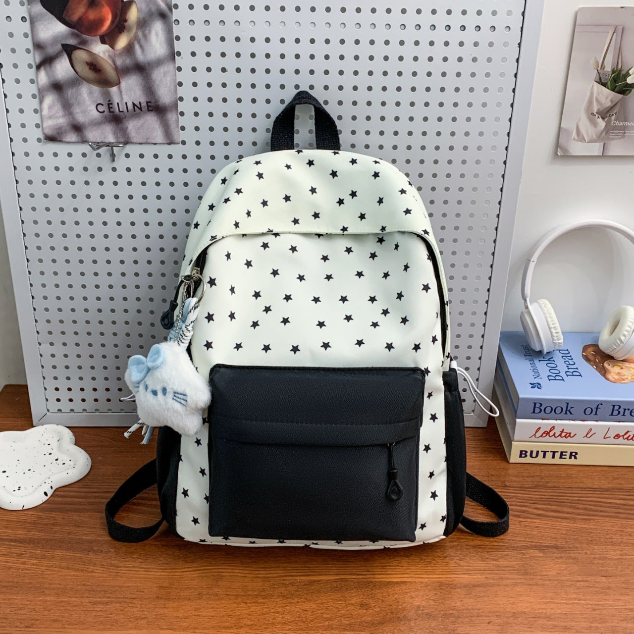 Alltagsrucksack mit Verspieltem Sternen-Design und Zusätzlicher Fronttasche Brehn