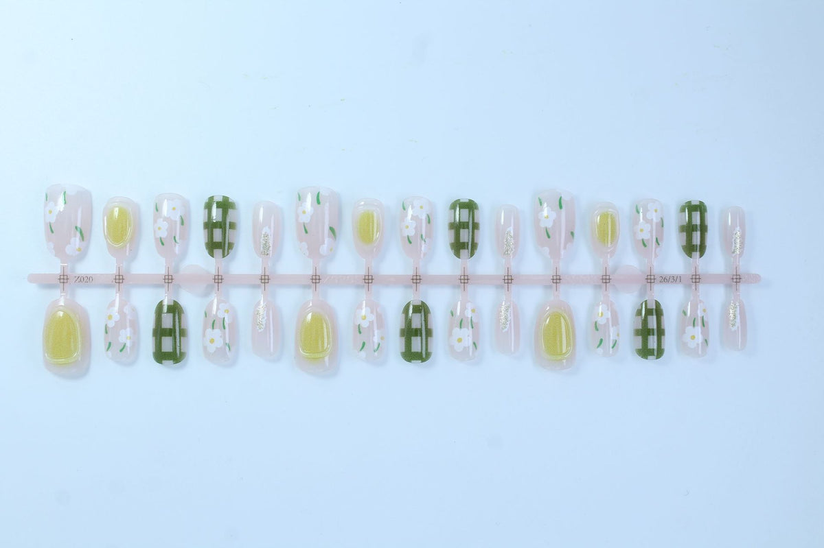 Kunstnagelset mit floralen und geometrischen Mustern Brehn