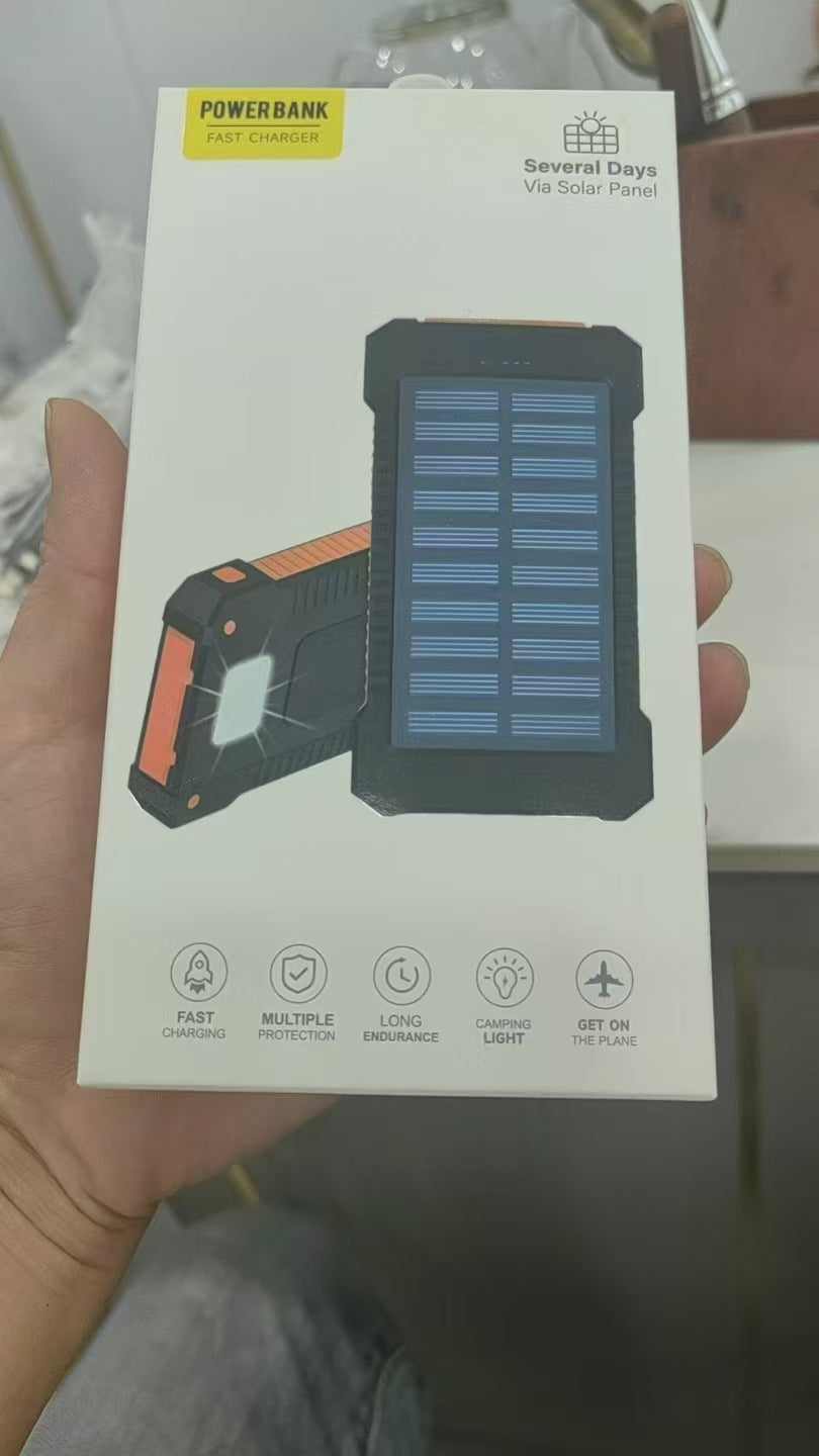 Solarbetriebene Powerbank mit Integriertem Kompass und Karabinerhaken Brehn