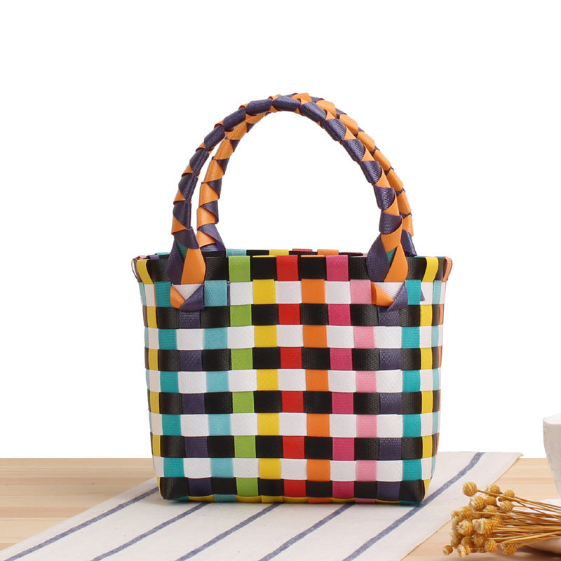Handtasche Aus Geflochtenem Material mit Stilvollem Karomuster Brehn