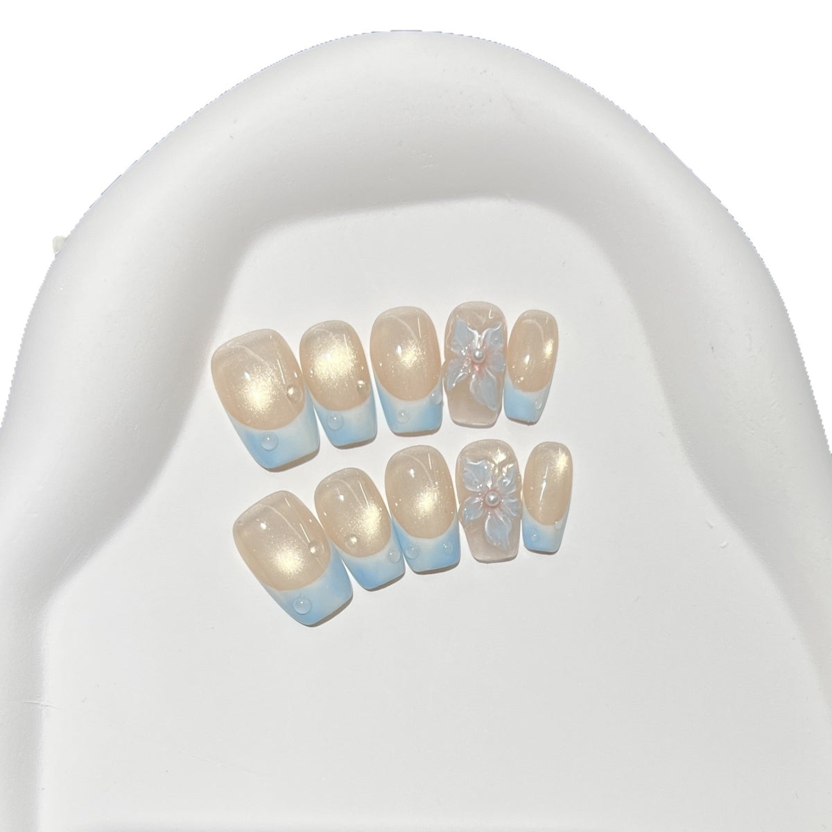 Dekoratives Press-On Nail Art Set mit Floraldesign Brehn