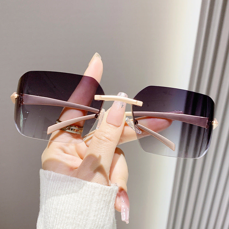 Damen modische quadratische Sonnenbrille mit verziertem Metallrahmen Brehn