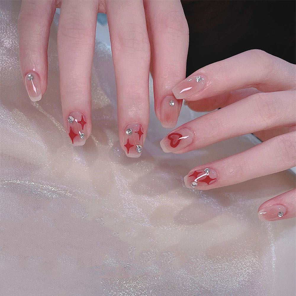Kunstnagelset mit funkelnden Strassverzierungen Brehn