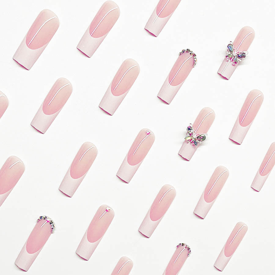 Kunstnagelset mit elegantem Design und funkelnden Strassakzenten Brehn