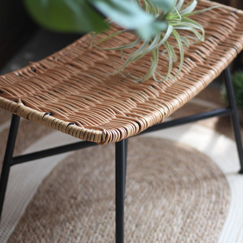 Moderner Hocker aus geflochtenem Rattan Brehn