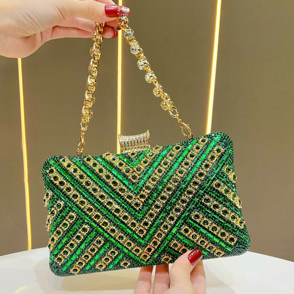 Kristallbesetzte Abendclutch