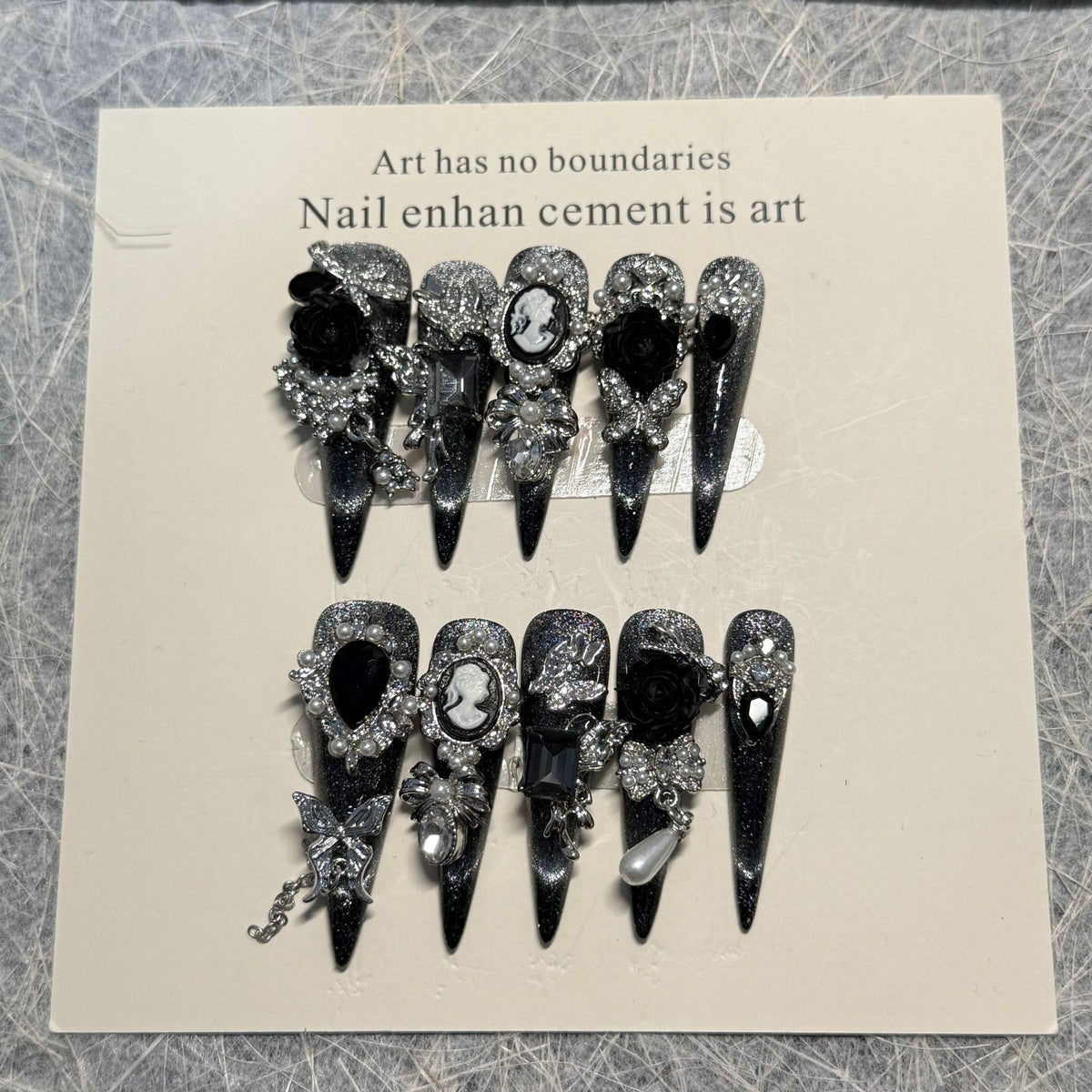 Gothic-inspirierte dekorative Nagelkunst-Erweiterungen