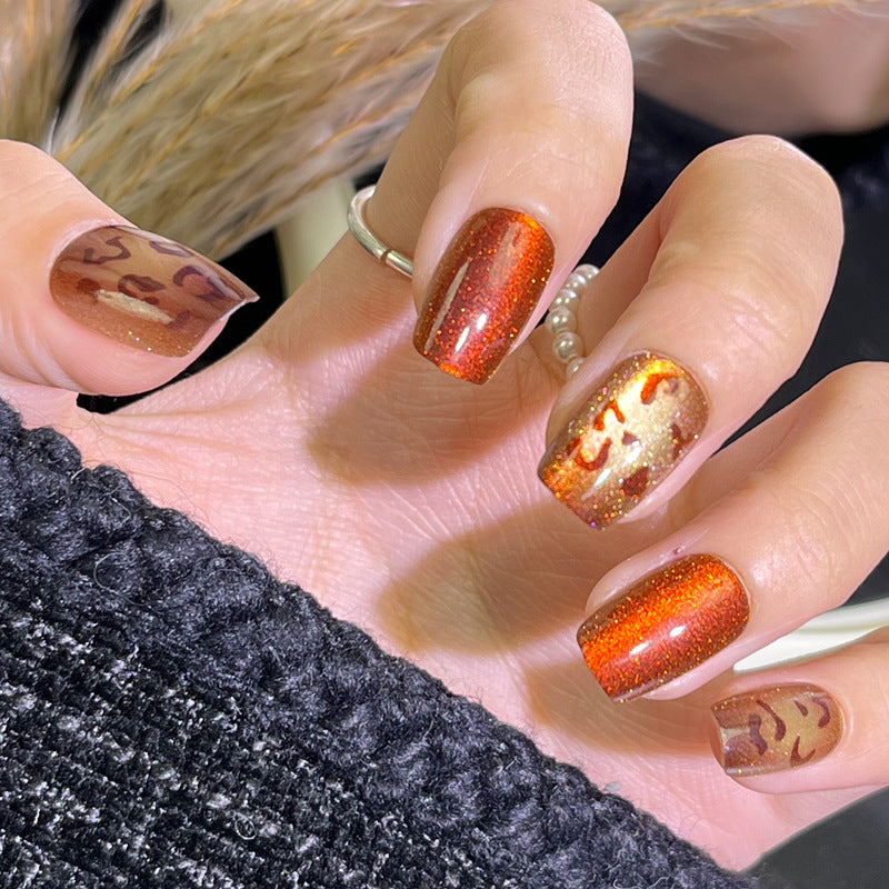 Künstlerisches Press-On Nagelset mit funkelndem Tierdruckdesign Brehn