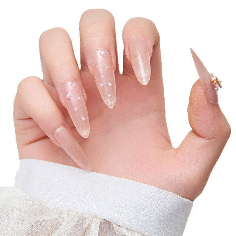 Elegante künstliche Nagelspitzen mit Perlendetails Brehn