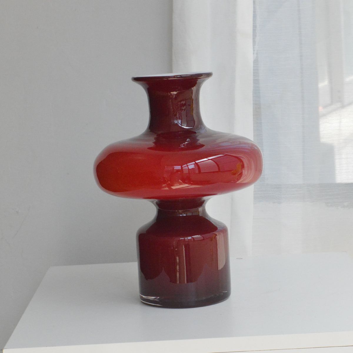 Studio-Blown Mushroom-Profil Kunstglas Akzentvase mit gestapeltem Silhouette Brehn