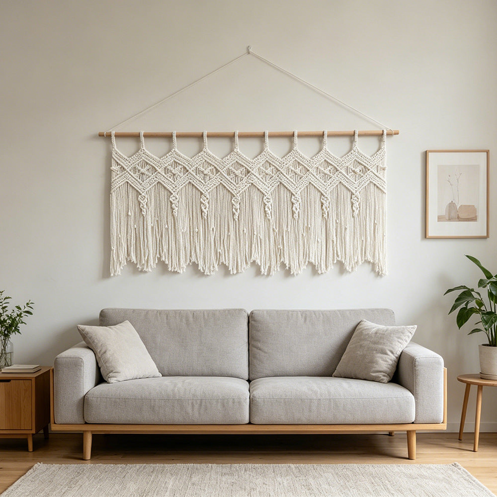 Eleganteres Makramee-Wandbehang mit künstlerischen Fransen und geometrischen Mustern