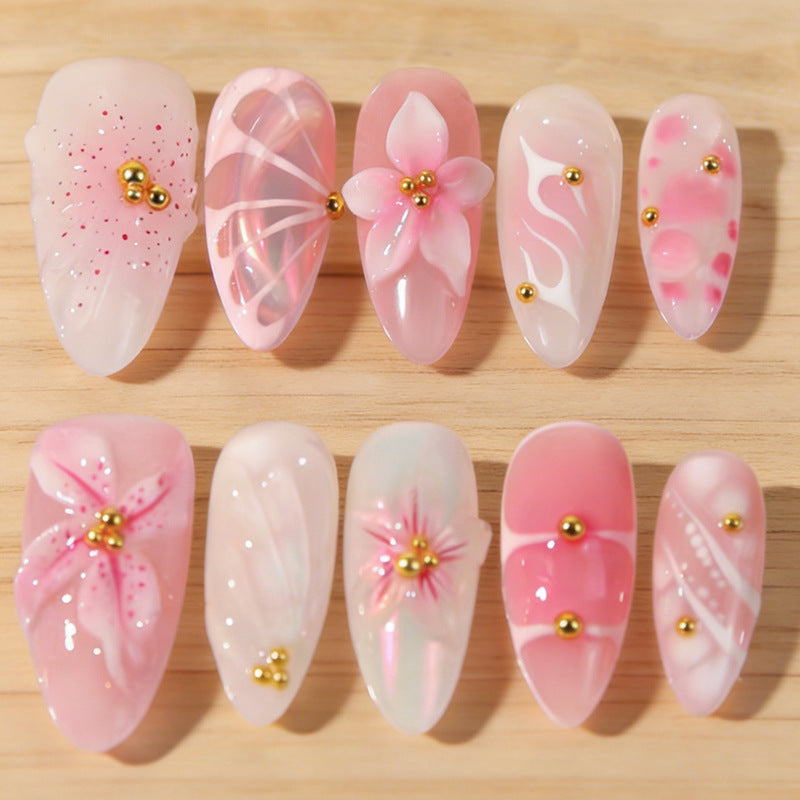 Kunstnägel mit floralen Designs und Glitzerakzenten Brehn