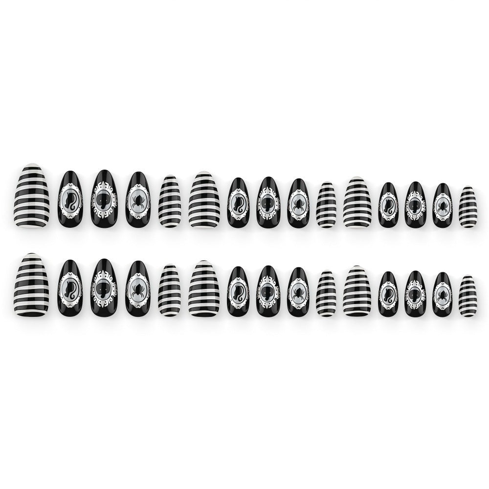 Kreatives Kunstnagelset mit schaurigen Motiven Brehn