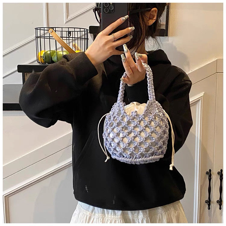Modische Handtasche Aus Geflochtenem Material Brehn