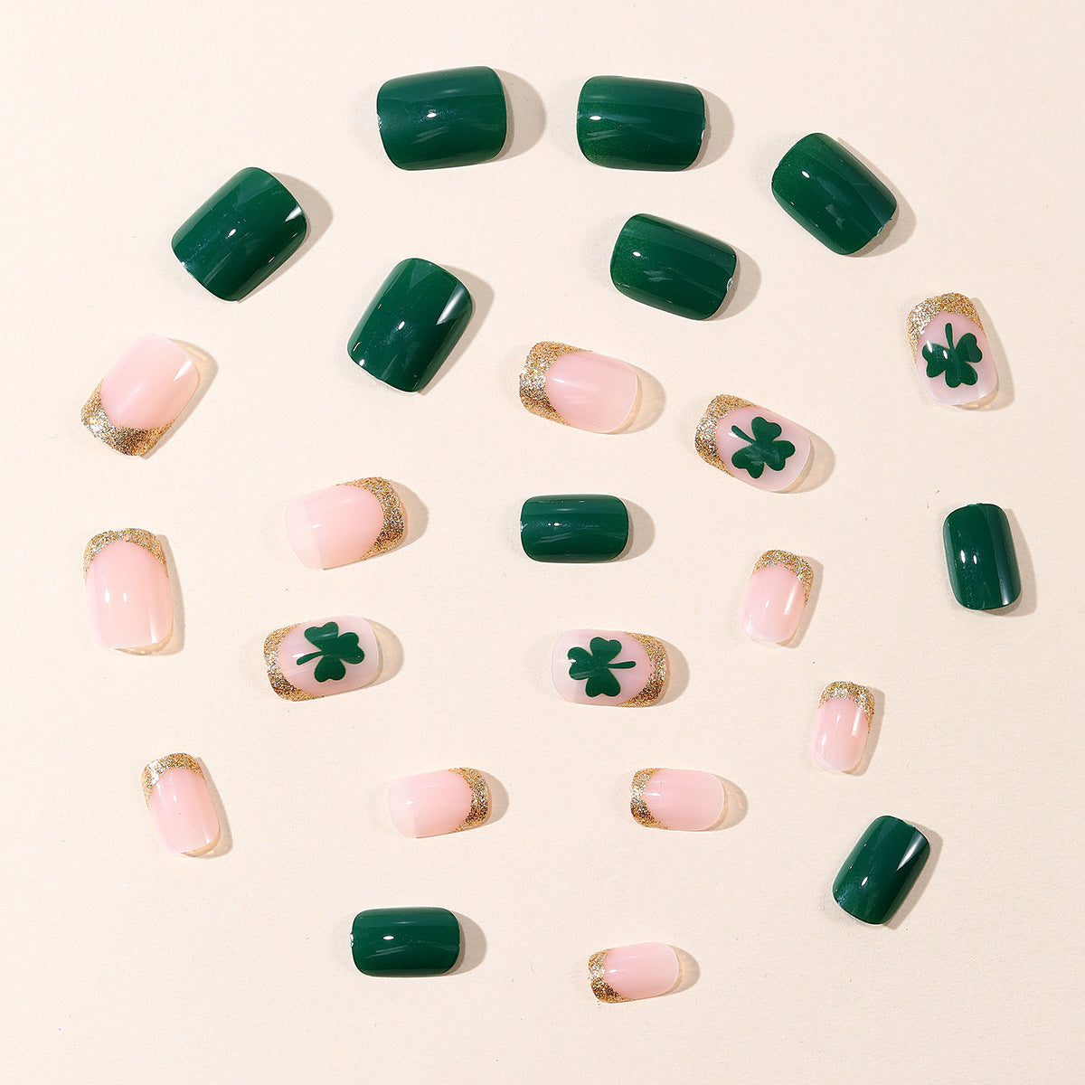 Festliche Shamrock-Themen-Nagelverlängerungen Brehn