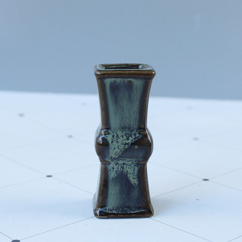 Elegante Keramikvase mit kunstvollem Design Brehn