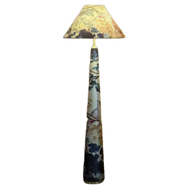 Künstlerische Kegelstehlampe
