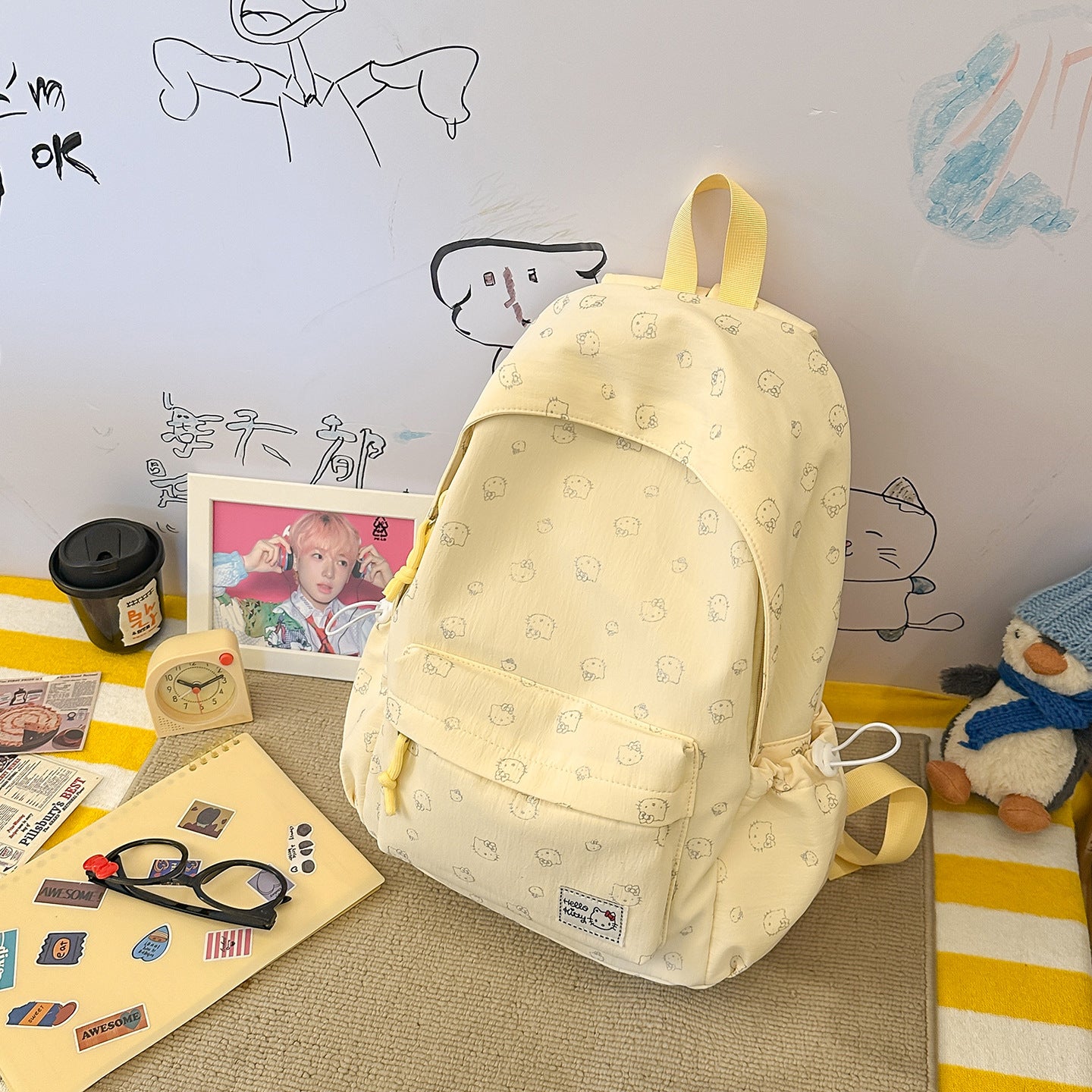Lustiger lässiger gemusterter Schulrucksack