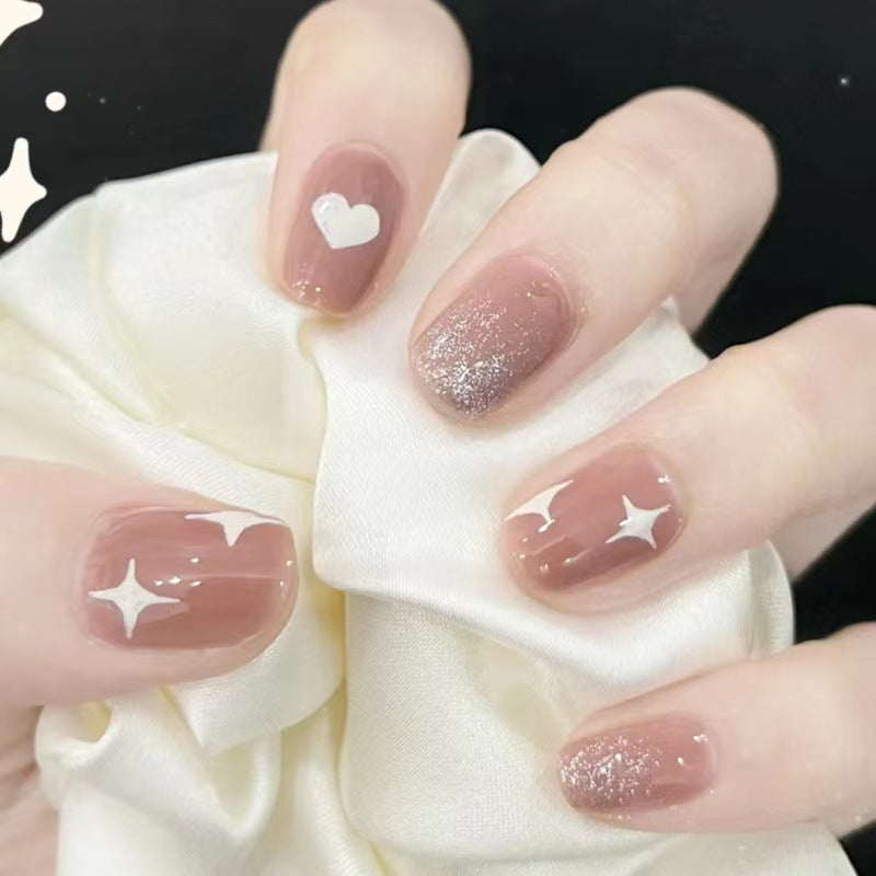 Kunstvolle Nagelkunst mit Herz- und Stern-Design Brehn