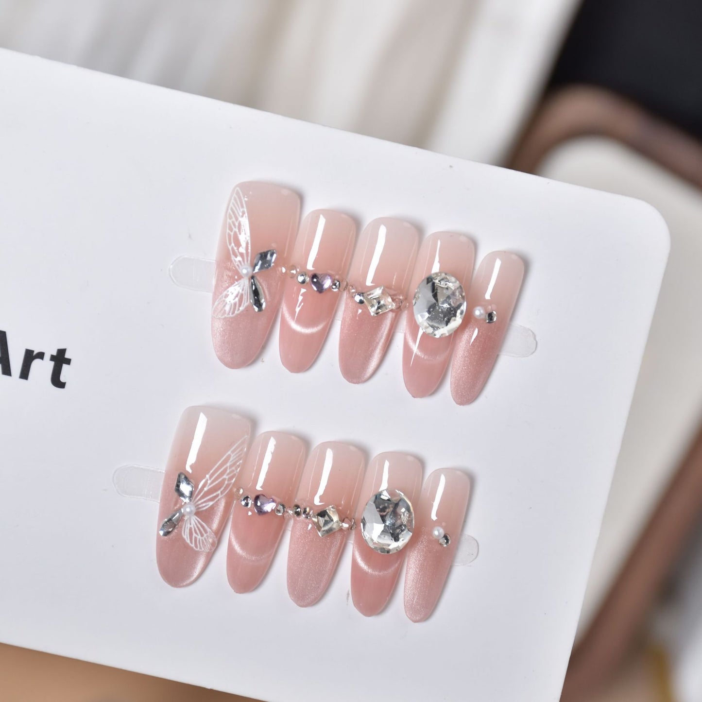 Künstlerisches, mit Kristallen verziertes Press-On-Nageldesign Brehn