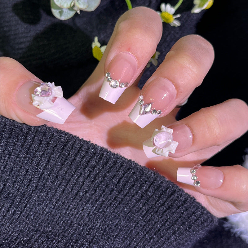 Dekorative Press-On Nagelkunst mit 3D-Blumenverzierungen Brehn