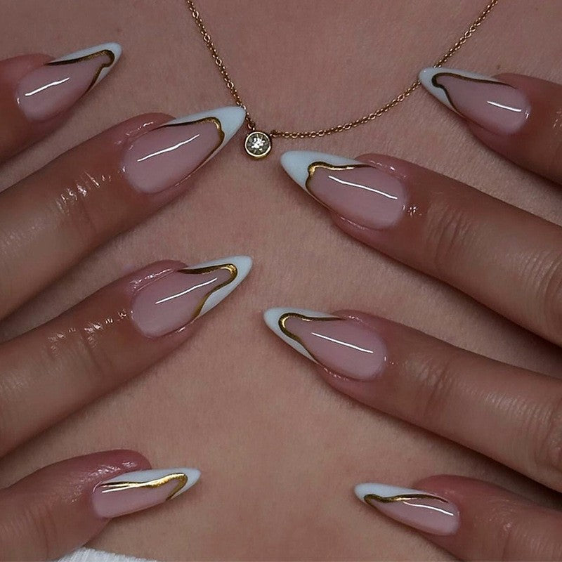 Kunstnagelset mit elegantem Goldrand und zartem Rosa Brehn