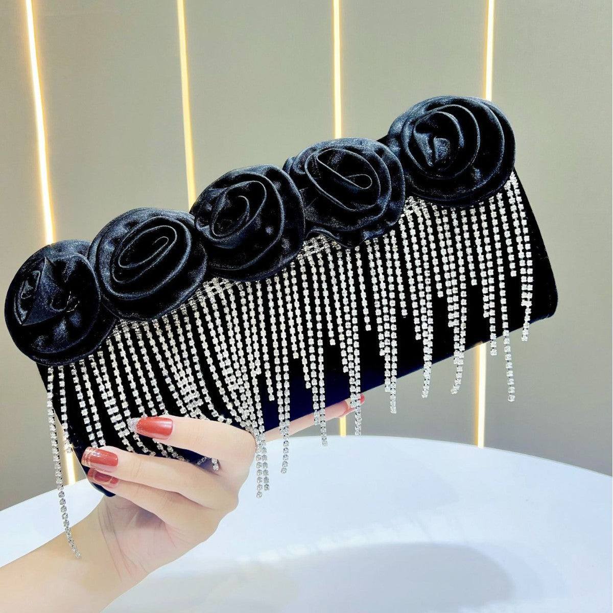 Blumenverzierte Abend-Clutch