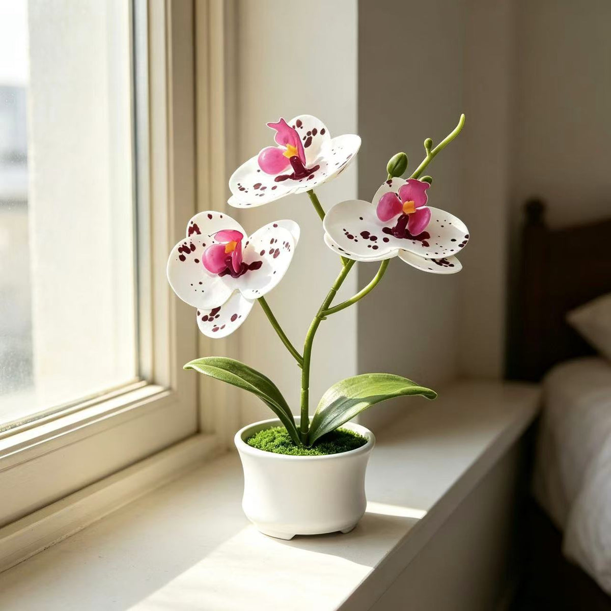 Künstliche Orchideenpflanze für die Innendekoration zu Hause und im Büro