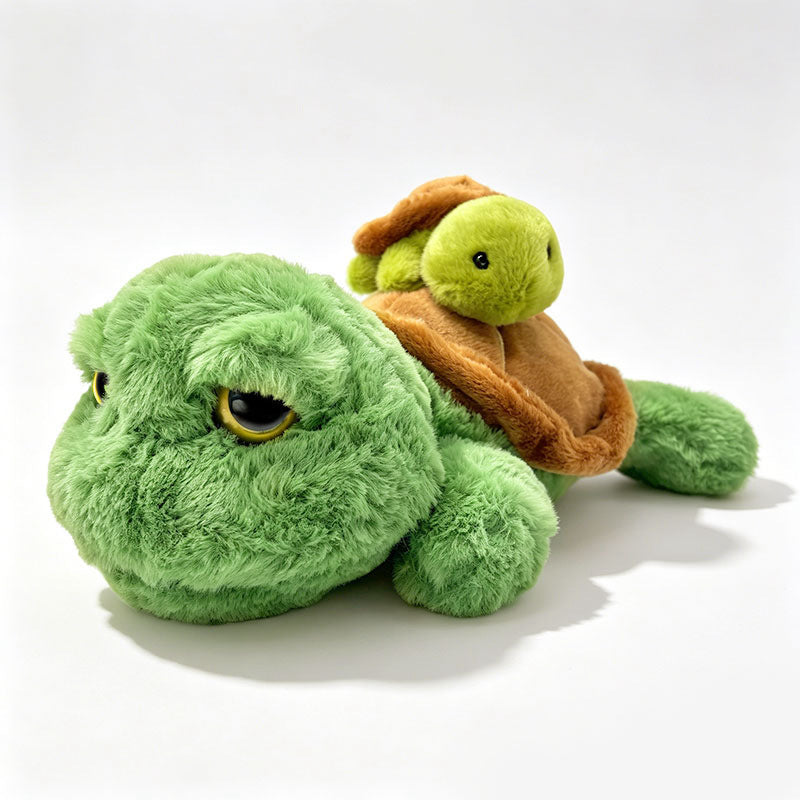 Plüschschildkröte mit schlüpfendem Baby auf dem Panzer Kuschelkissen Brehn