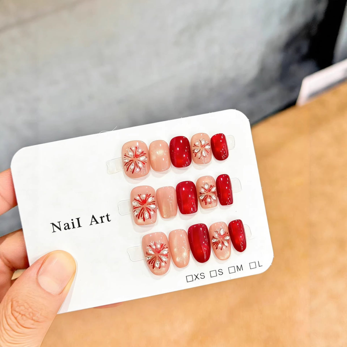 Floral Press-On Nail Art Set Brehn